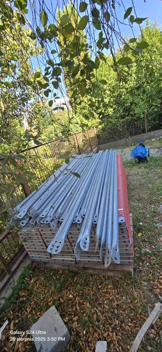 Wynajem rusztowania elewacyjnego plettac.