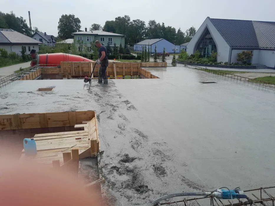 Budowa domów , płyty fundamentowe murowanie , stropy . remont