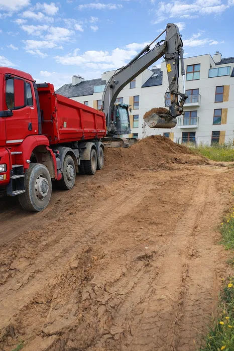 Budowa domu fundamenty płyta fundamentowa murowanie wymiana gruntu