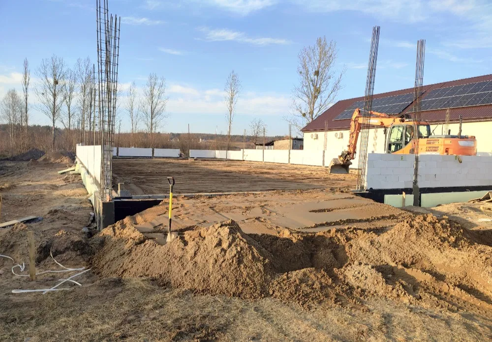 Budowa domu fundamenty płyta fundamentowa murowanie wymiana gruntu