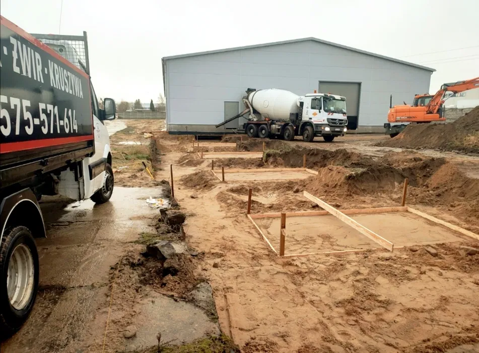 Budowa domu fundamenty płyta fundamentowa murowanie wymiana gruntu