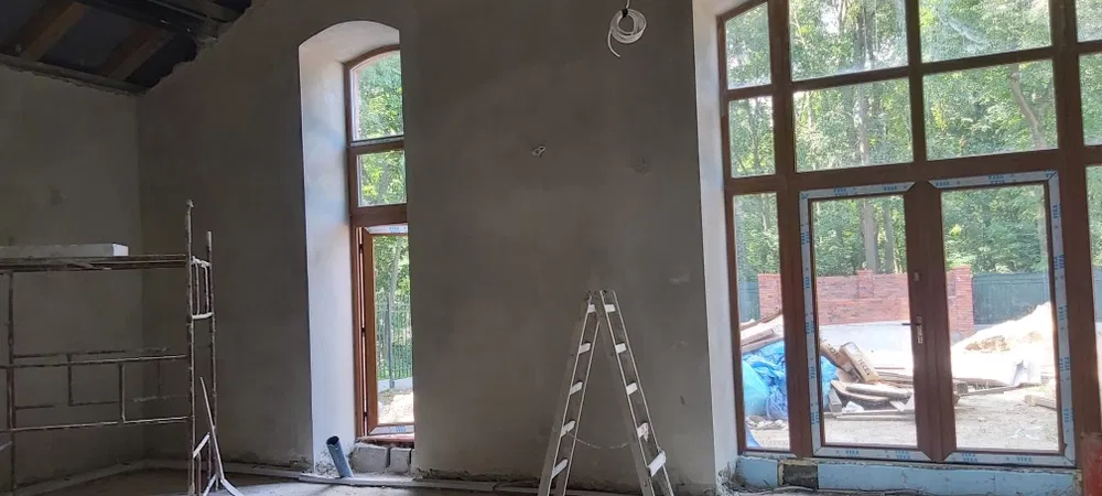 Tynki maszynowe. Cementowo wapienne. Wolne terminy.