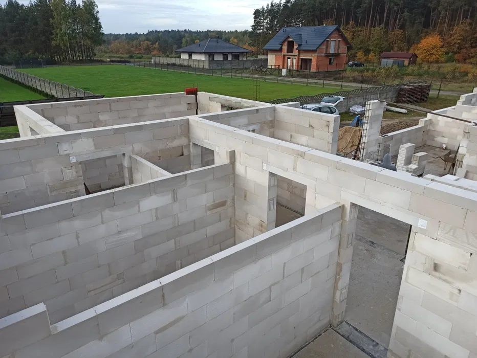 Wynajem rusztowań elewacyjnych, systemowych plettac