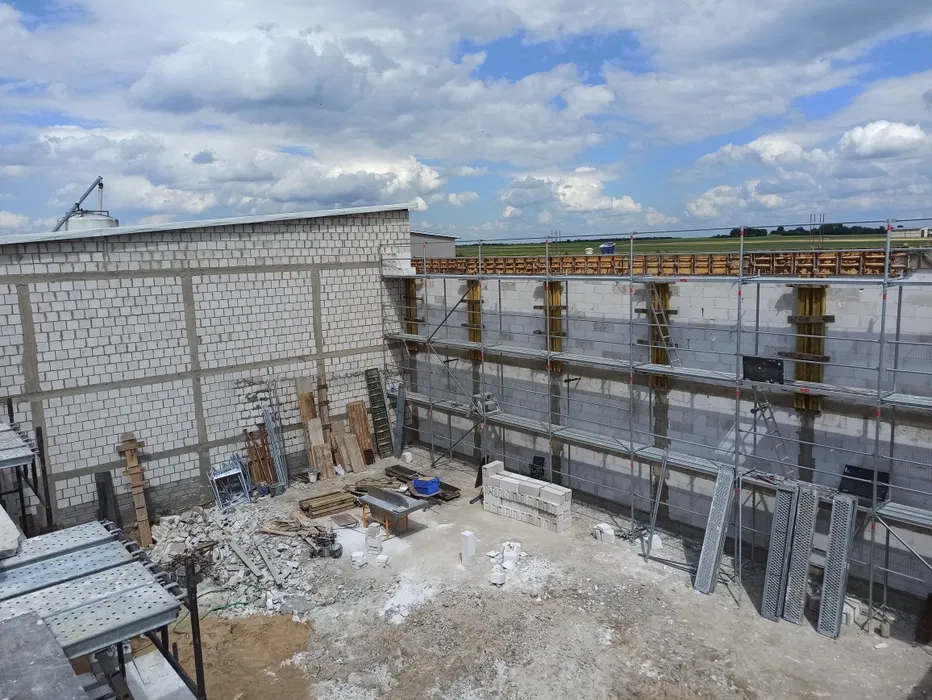 Wynajem rusztowań elewacyjnych, systemowych plettac