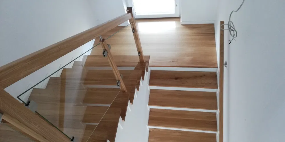 Schody , balustrady ,parapety ,blaty , drzwi z drewna