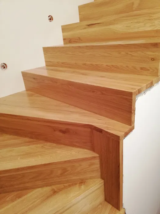 Schody , balustrady ,parapety ,blaty , drzwi z drewna