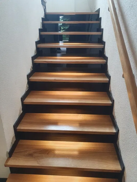 Schody , balustrady ,parapety ,blaty , drzwi z drewna