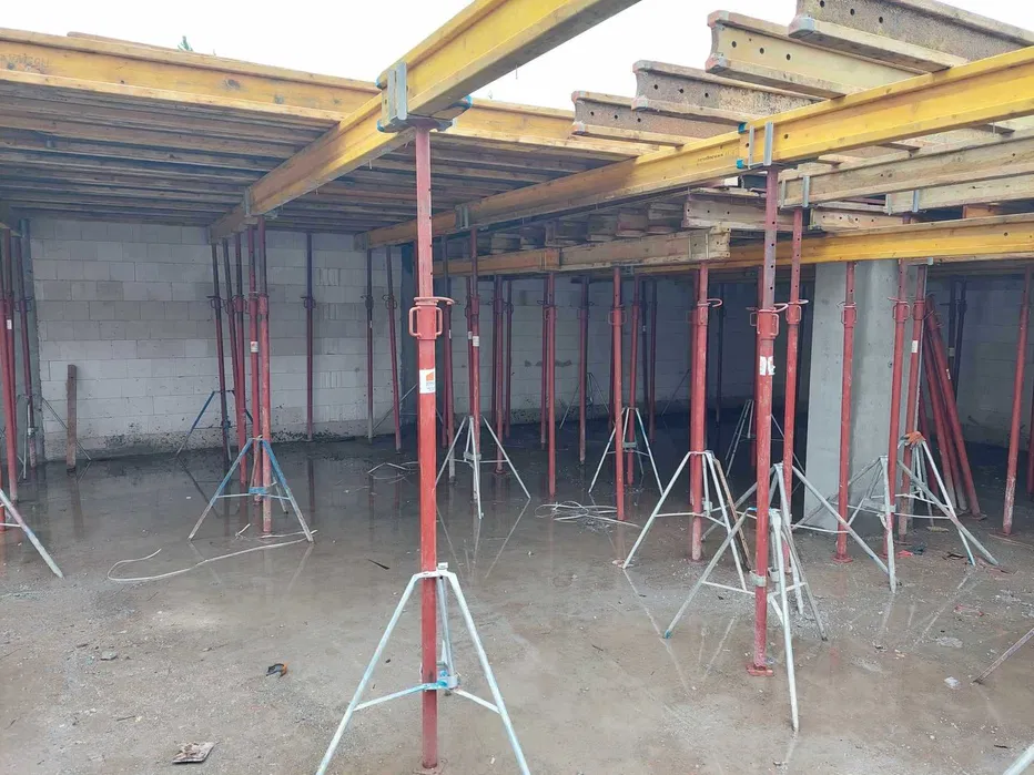 Wynajem szalunków stropowych podpory metalowe stemple budowlane strop