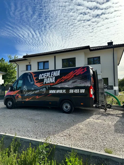 Ocieplanie pianą PUR i celulozą Mazowieckie – poddasza, dachy | NPUR