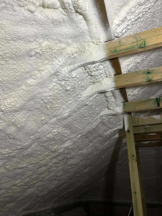 Ocieplenie Ocieplanie Termoizolacje pianą Pianka PUR Izolacja poddasza