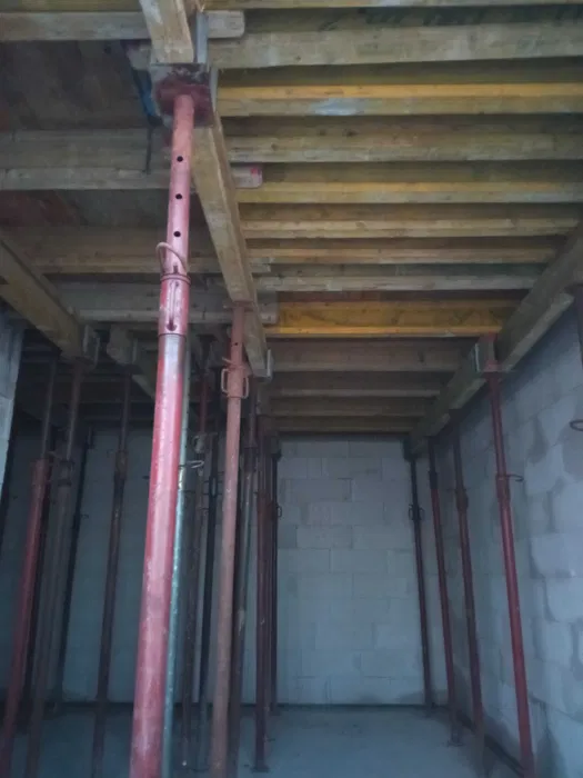 Wynajem wypożyczalnia szalunków stropowych, szalunki stropowe, stemple