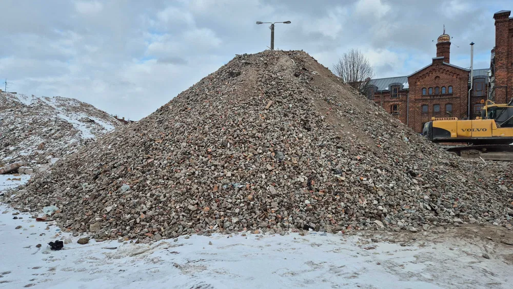 Budowa dróg dojazdowych parkingów placów