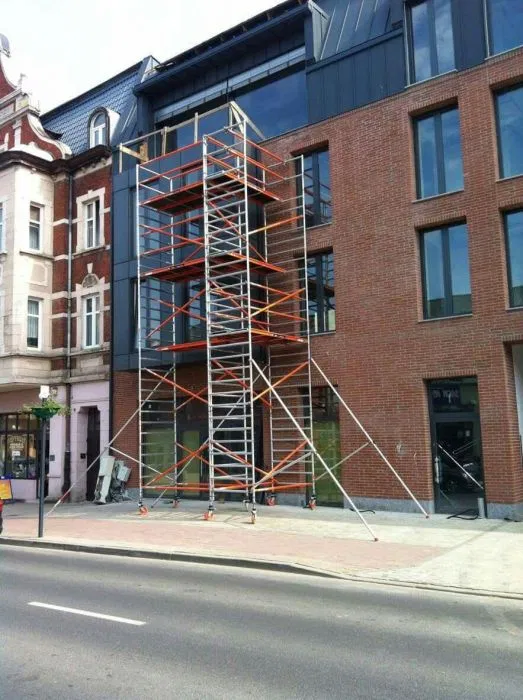 Wynajem rusztowań aluminiowych jezdnych i elewacyjnych