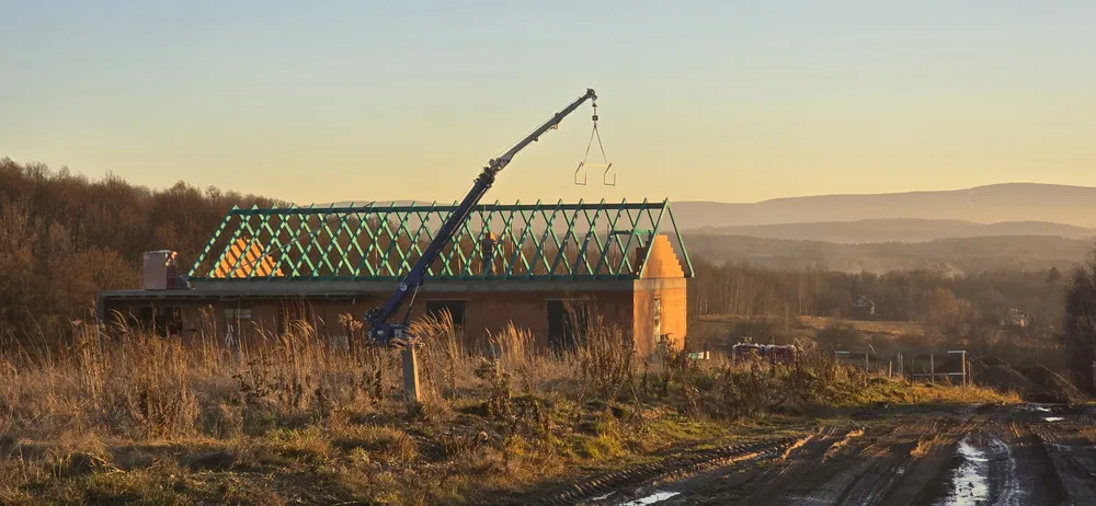 Montaż wiązarów, Więźby dachowe, pokrycia dachowe, obróbki blacharskie