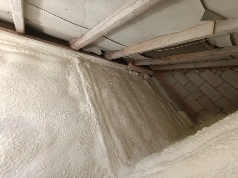 Izolacja Pianą PUR Poddasza/ Fundamenty/Hale