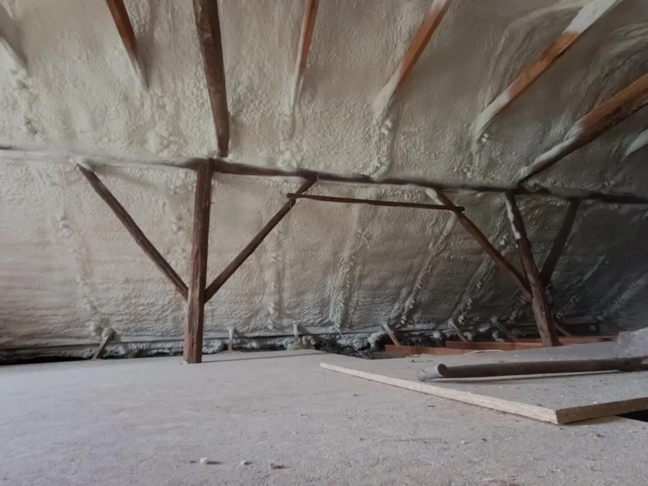 Izolacja Pianą PUR Poddasza/ Fundamenty/Hale