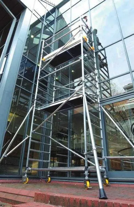 Rusztowania aluminiowe przejezdne jezdne wynajem od 7 zł za metr