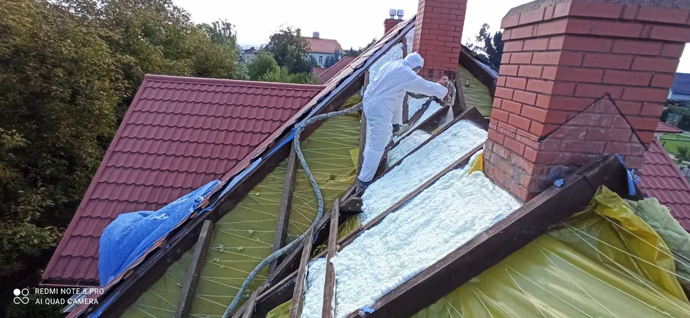 Ocieplenie pianą PUR, Ocieplanie piana PUR , izolacja poddasza