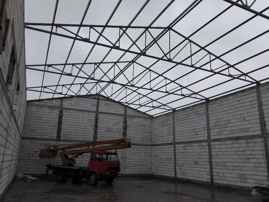 Konstrukcja stalowa konstrukcje stalowe dachu na budynku murowanym