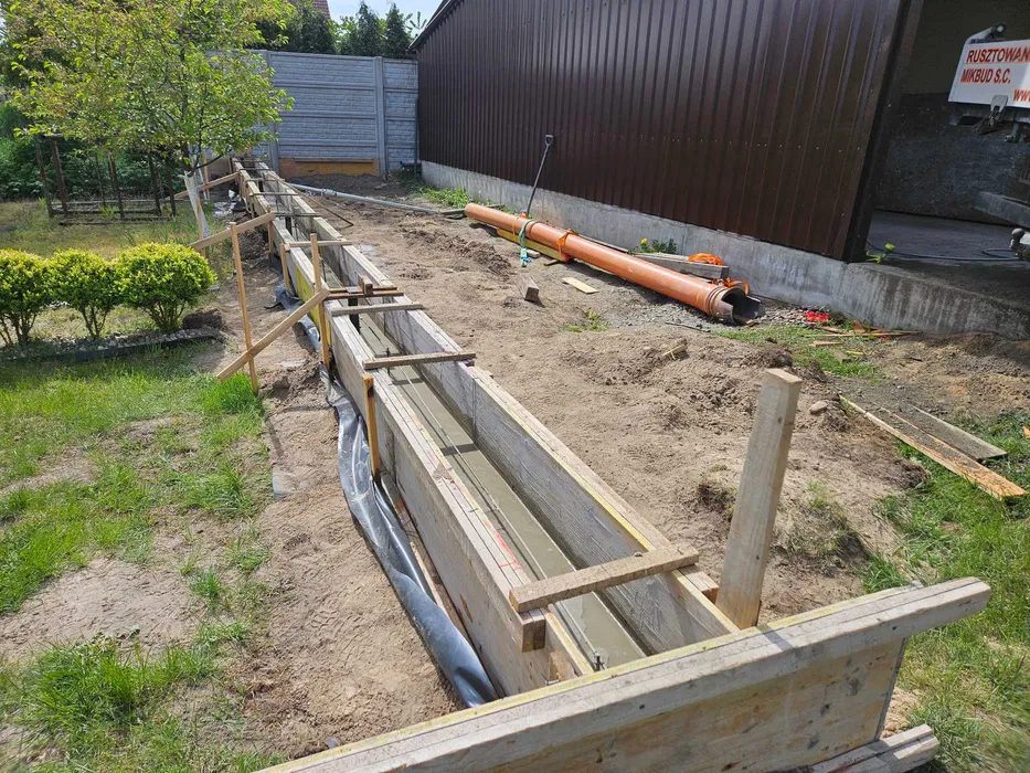 Wynajem szalunków stropowych, szalunków na wieńce
