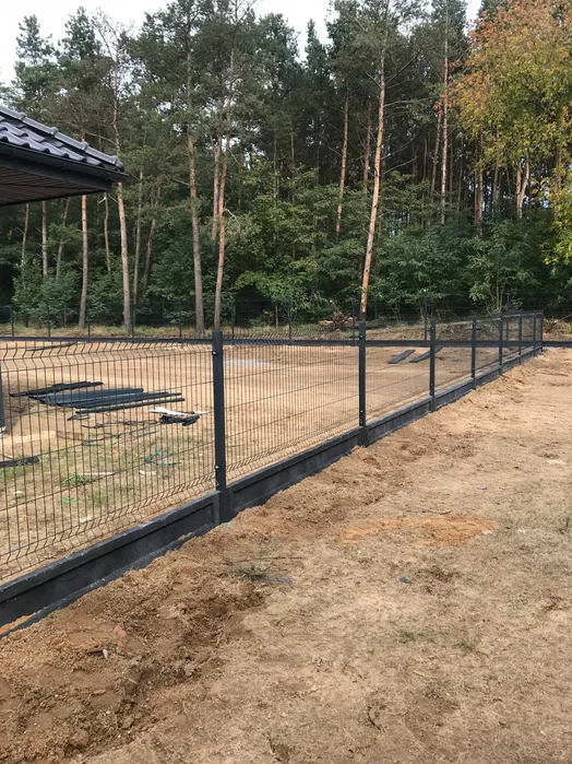montaż ogrodzeń, ogrodzenia panelowe, betonowe, palisadowe, murowane