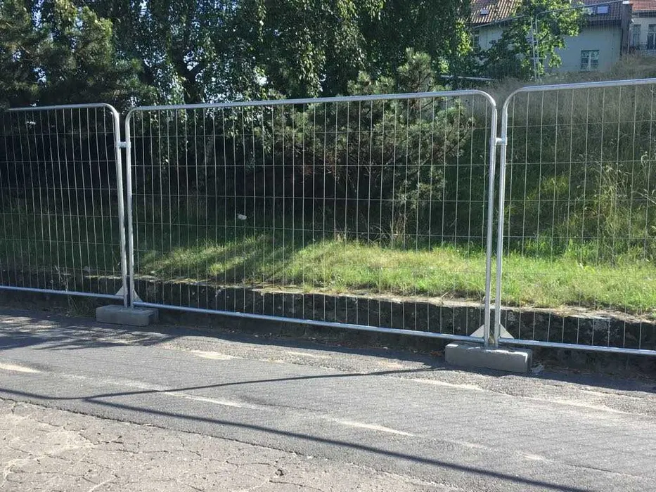 Barierka lekka 2,5m - imprezowa/budowlana/tymczasowa - wynajem