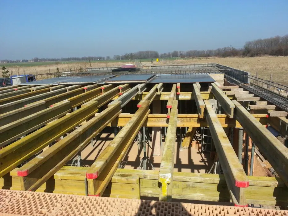 Wynajem szalunki stropowe rusztowania elewacyjne sprzęt budowlany