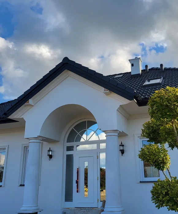 Nowy dom jednorodzinny z wiatą w 6 miesiecy