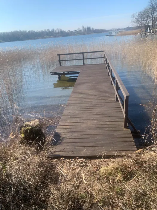 Budowa pomostów drewnianych jeziora stawy - drewno C24