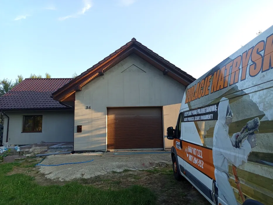 Izolacje natryskowe pianą PUR,ocieplenia.