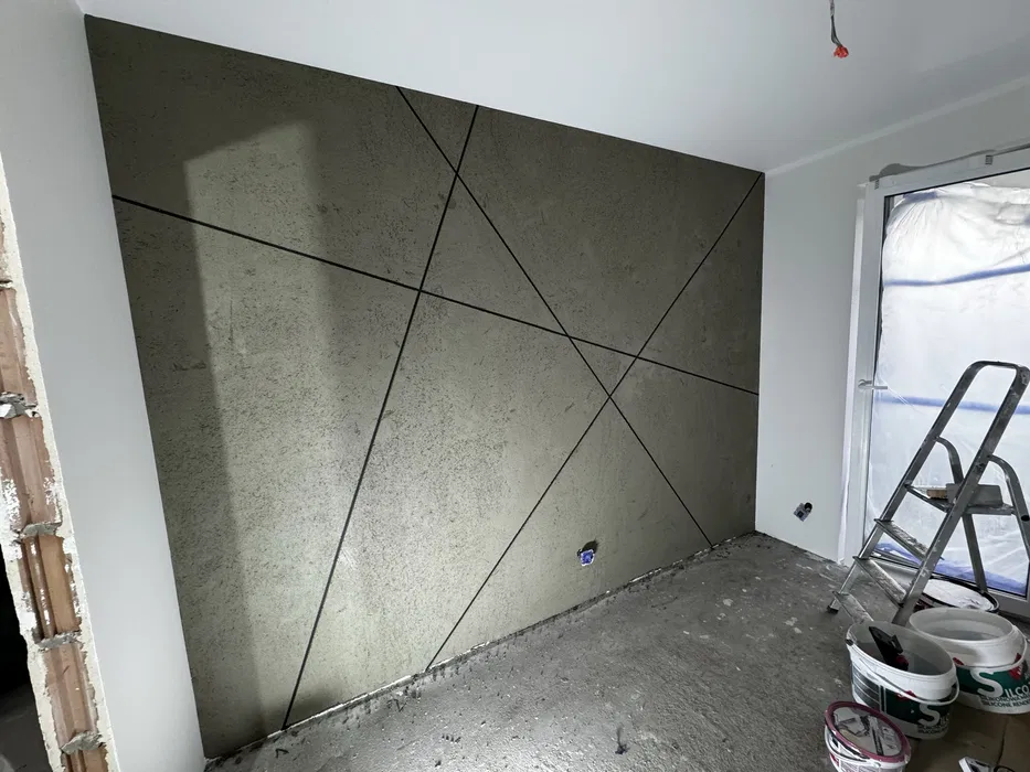 Tynki ozdobne , dekoracyjne surowy beton architektoniczny