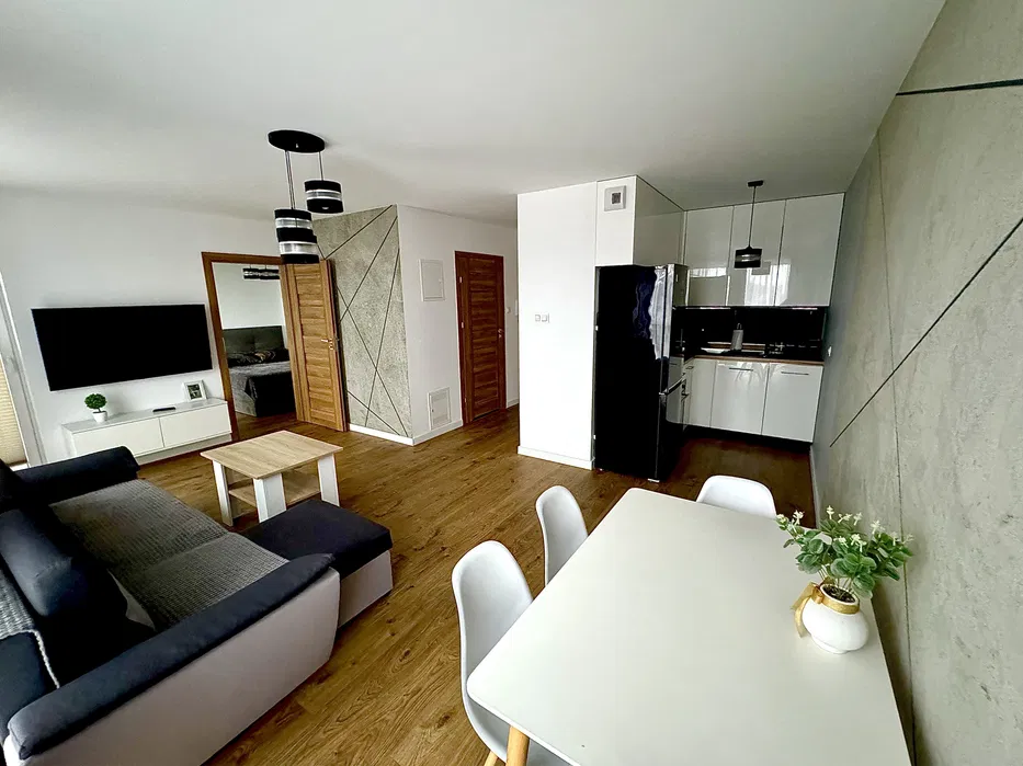 Tynki ozdobne , dekoracyjne surowy beton architektoniczny