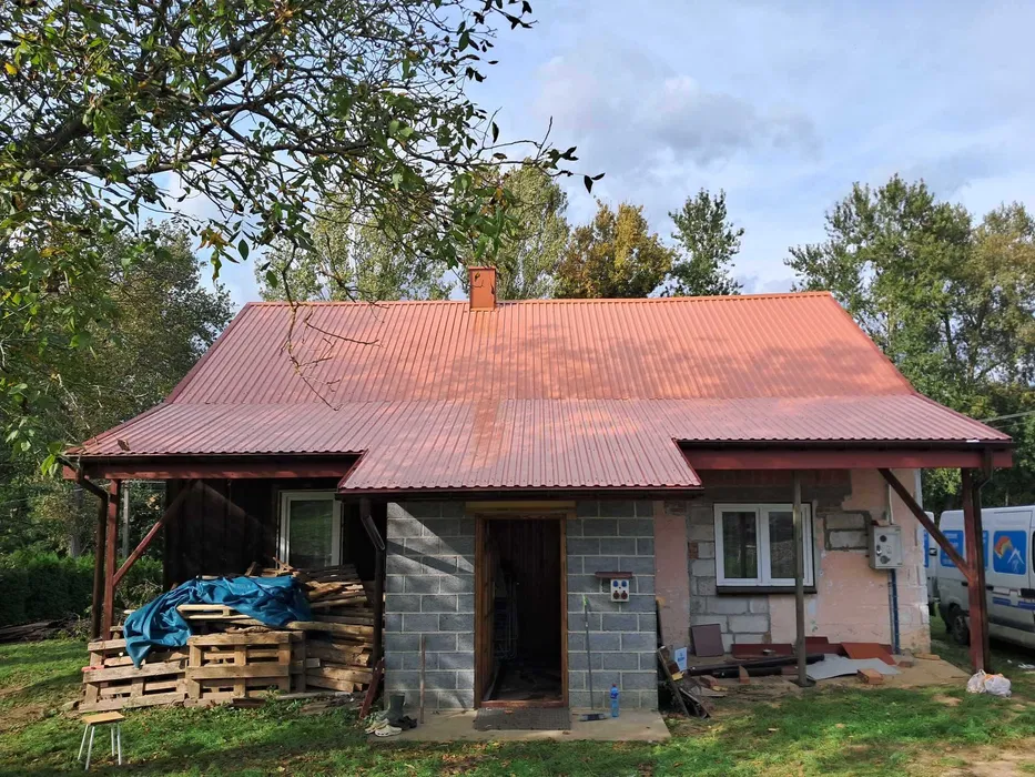 Dach podbitka wiata taras stajnia rynny adaptacja poddasza podłoga