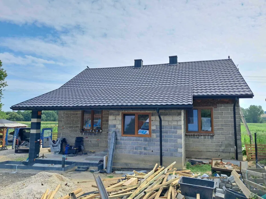 Dach podbitka wiata taras stajnia rynny adaptacja poddasza podłoga
