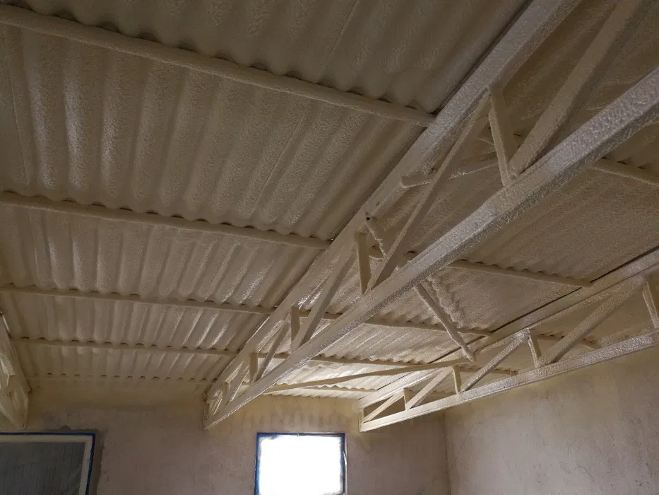 Ocieplenie poddasza PIANA PUR, natrysk, izolacja pianą ocieplenie domu