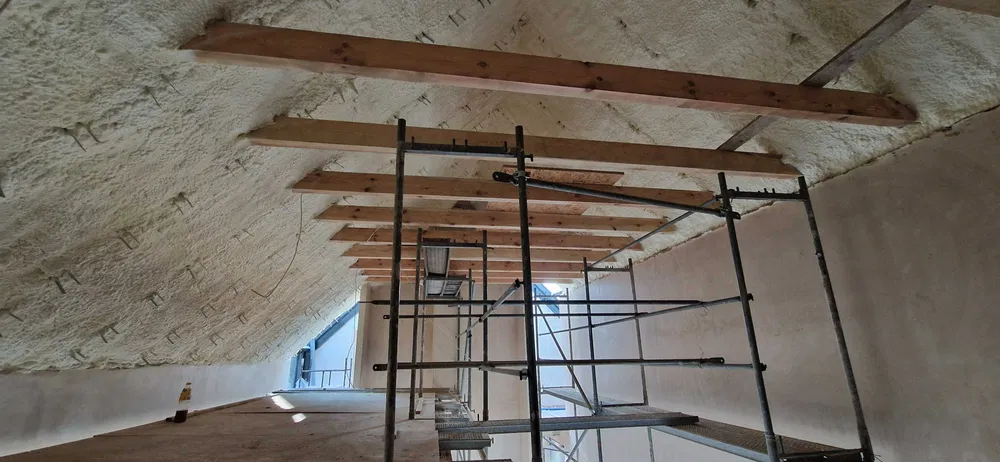 Ocieplenie poddasza PIANA PUR, natrysk, izolacja pianą ocieplenie domu