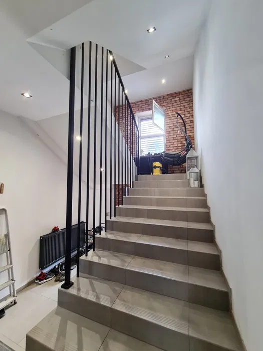 Balustrady Schody Poręcze konstrukcje metalowe drewniane