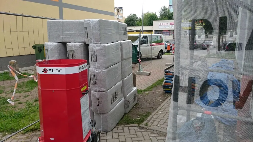 ocieplenie celulozą metodą pneumatyczną wdmuchiwanie celulozy