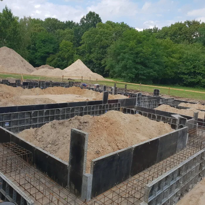 wynajem szalunków, sklejki szalunkowe, dźwigary H20, Peri, Doka