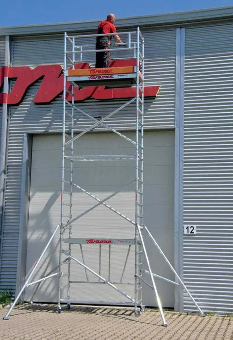 Wynajem rusztowań elewacyjnych (3000m²) i aluminiowych.