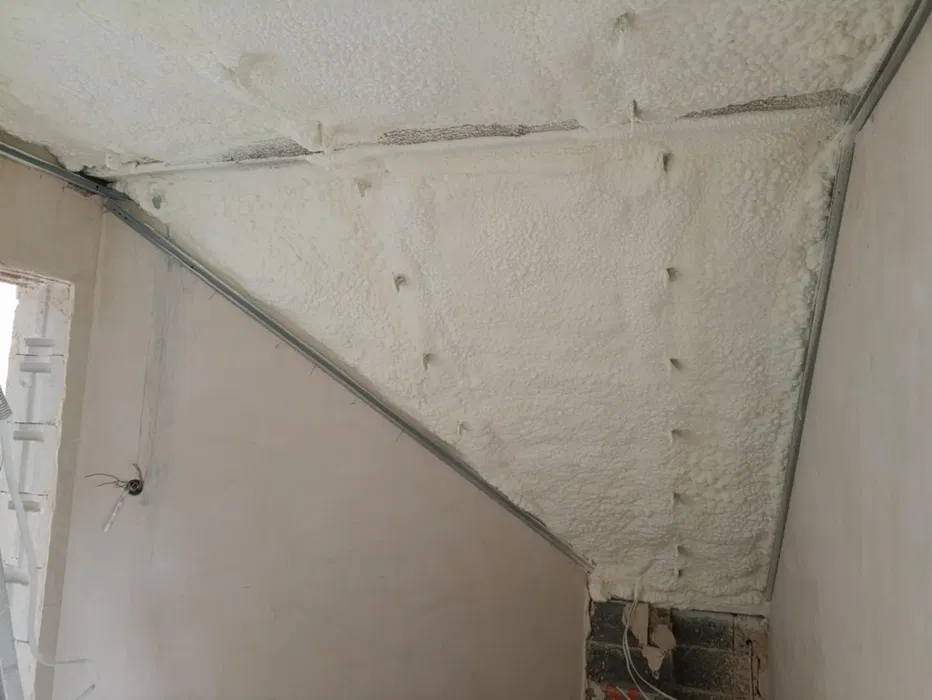 Izolacja Pianą PUR Poddasza Fundamenty Hale