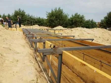 Szalunki na wieniec, szalunek wieńcowy, żabki, zaciski, klamry, ściski