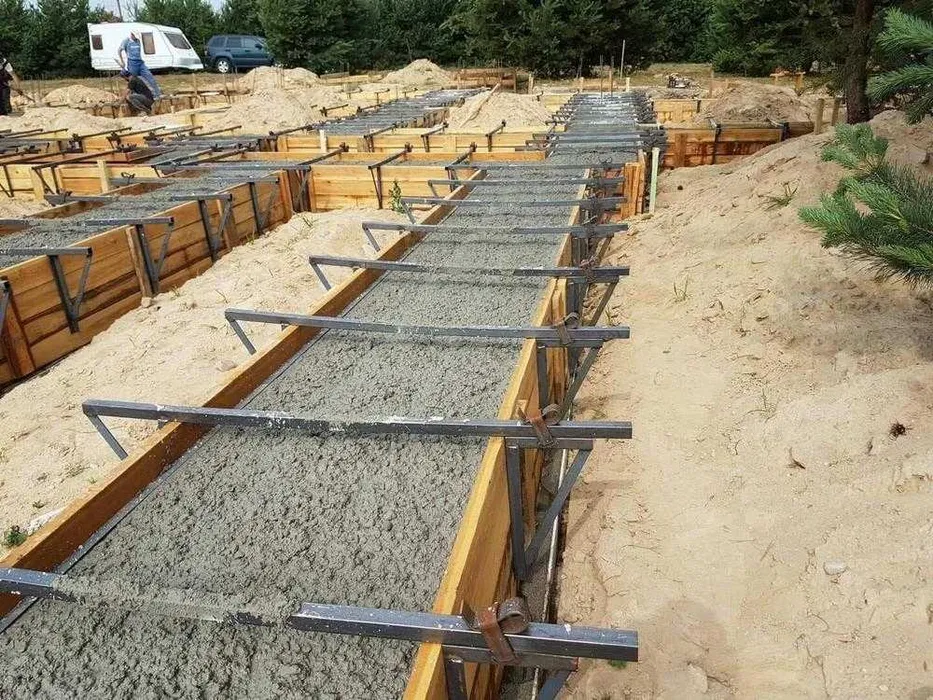 Szalunki na wieniec, szalunek wieńcowy, żabki, zaciski, klamry, ściski