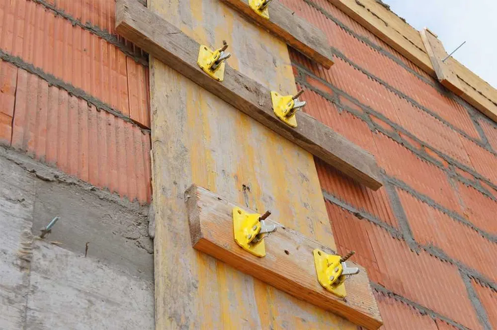 Szalunki na wieniec, szalunek wieńcowy, żabki, zaciski, klamry, ściski