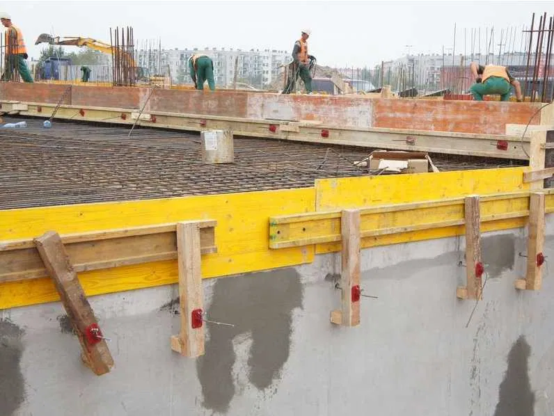 Szalunki na wieniec, szalunek wieńcowy, żabki, zaciski, klamry, ściski