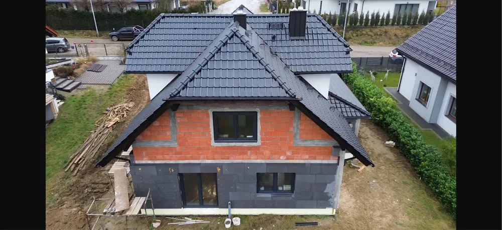 Materiały dachowe, Dekarz, Usługi dekarskie ciesielskie