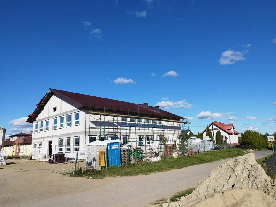 Materiały dachowe, Dekarz, Usługi dekarskie ciesielskie