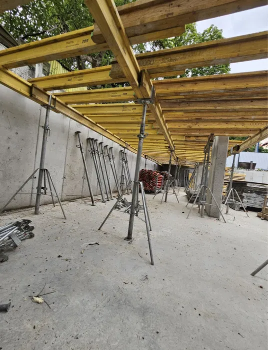 Wynajem systemowych szalunkow stropowych rusztowań stemple budowlane