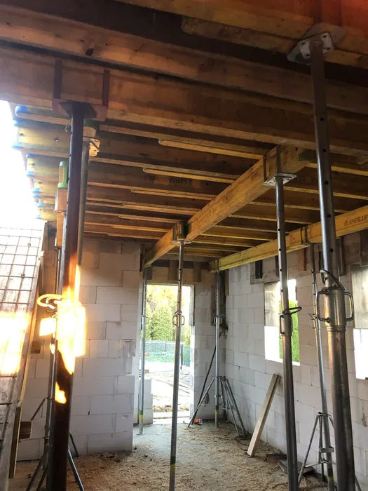 Wynajem systemowych szalunkow stropowych rusztowań stemple budowlane
