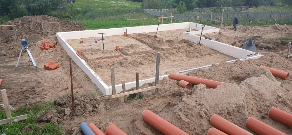 Budowa płyt fundamentowych, fundamentów punktowych domów drewnianych